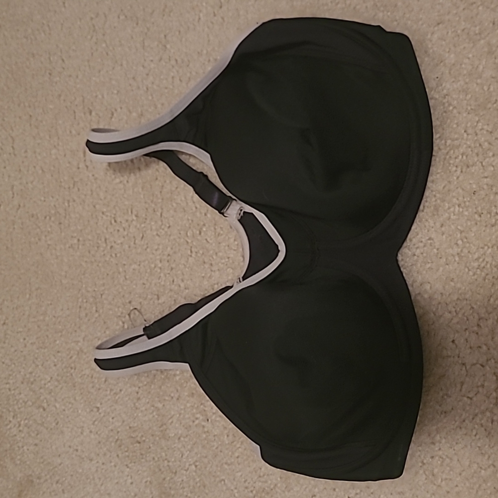 36f Sports bra barely worn